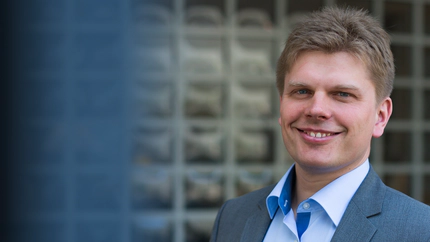 How Can We Experimentally Determine Why Hydrogen Atoms Are Absorbed on Metal Surfaces? Cover