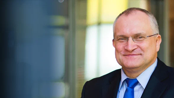 Do Financial Incentives Help Obese People to Achieve and to Maintain a Target Weight? …